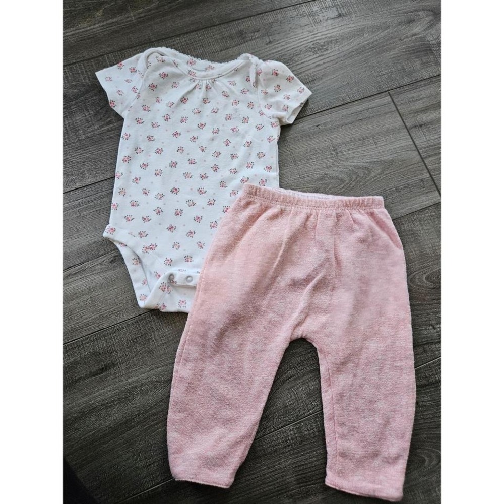 Baby‎ gap set 3-6 mos